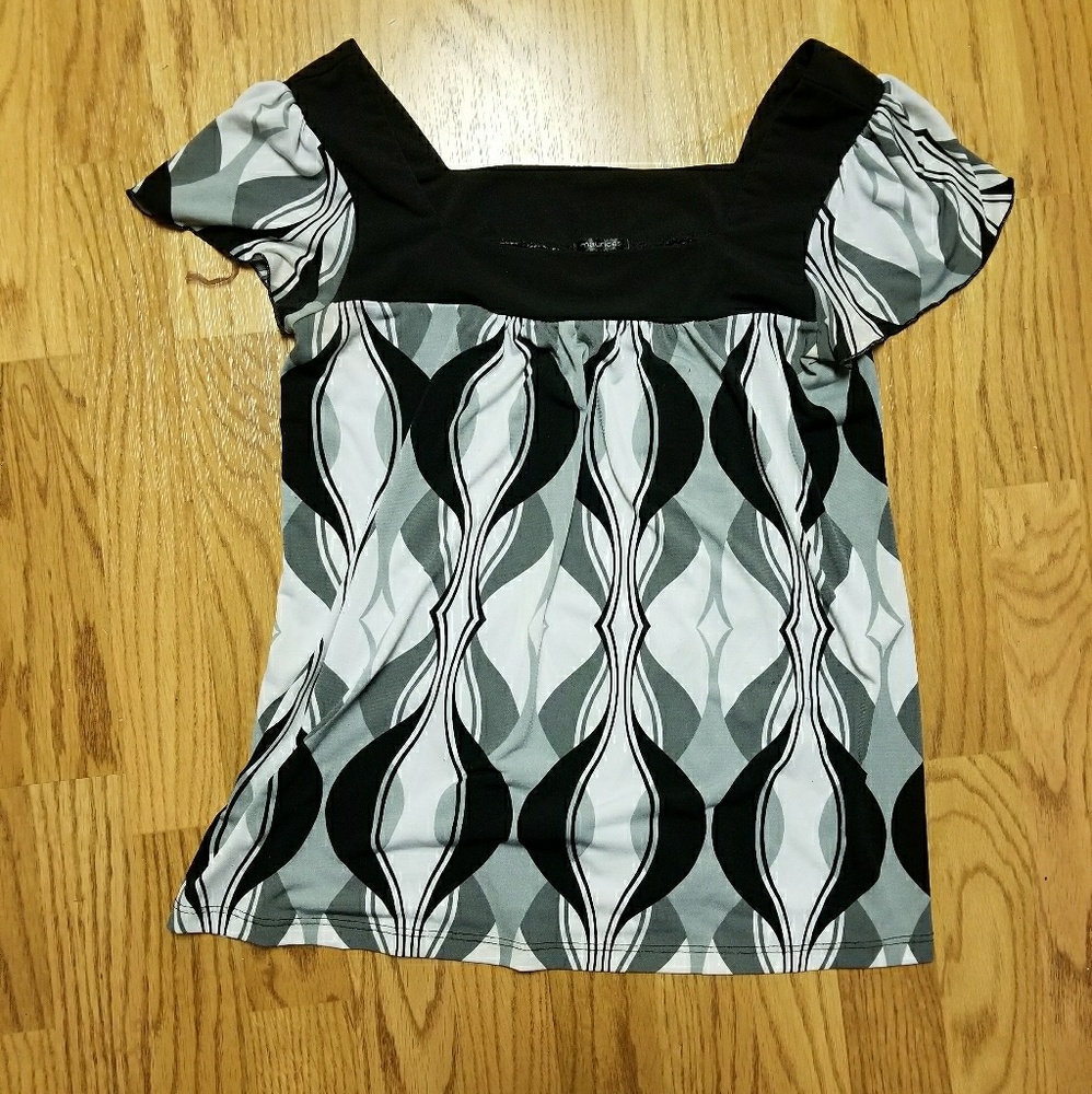 Square neck shirt